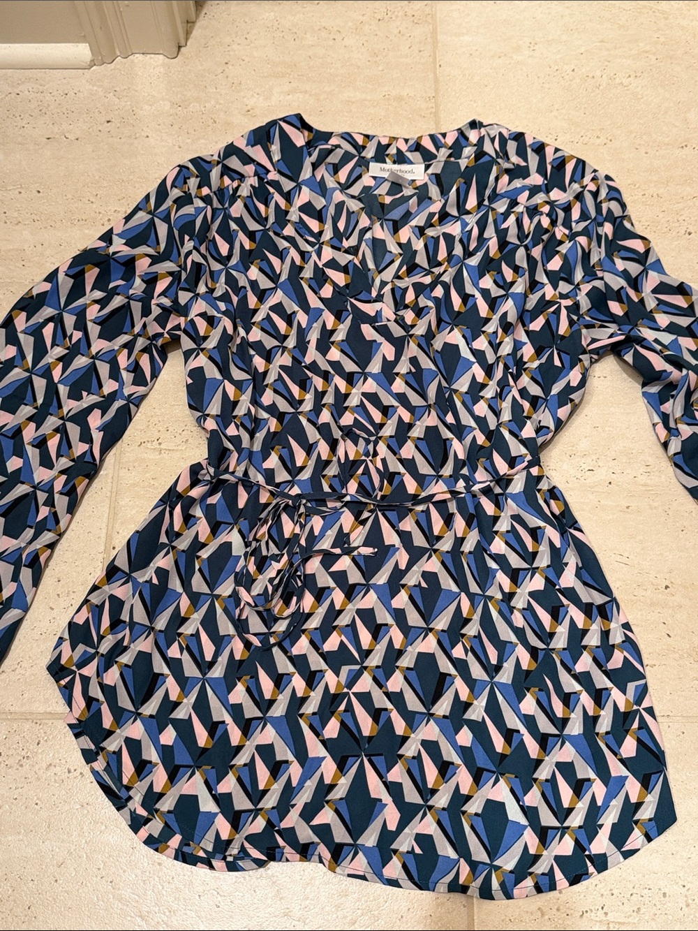 Motherhood Maternity Top Small 3/4 sleeve geo size small EUC with belt